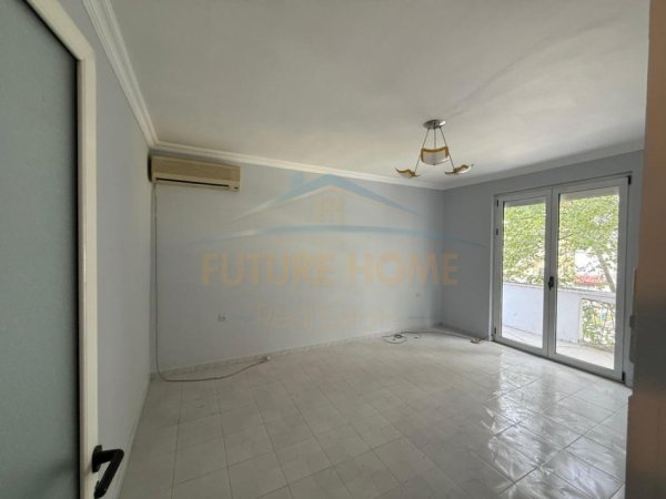 Tirane, shitet apartament 2+1+Ballkon Kati 3, 62 m² 155.000 € (Rruga e Kavajes)