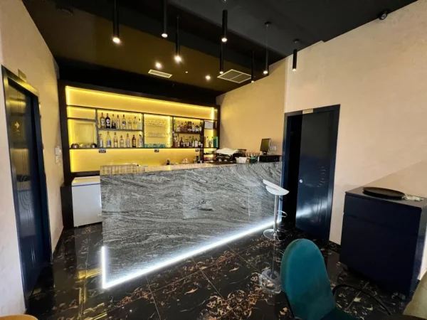 Tirane, jepet me qera lokal Kati 0, 110 m² 800 € (Kompleksi Magnet)