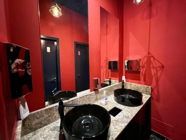 Tirane, jepet me qera lokal Kati 0, 110 m² 800 € (Kompleksi Magnet)