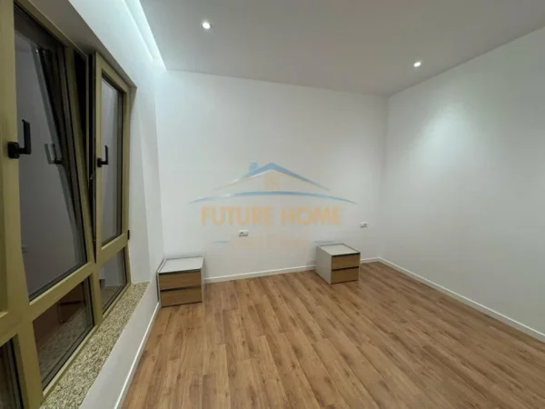 Tirane, jepet me qera apartament 3+1+Aneks+Ballkon Kati 7, 134 m² 2.300 € (Rezidencen Golden Park, prane Air Albania.)