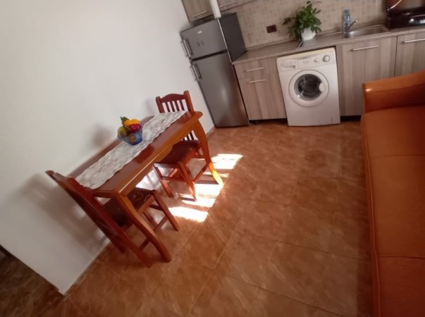 Tirane, jepet me qera apartament 1+1 Kati -1, 53 m² 260 € (Rruga 5 Maji)