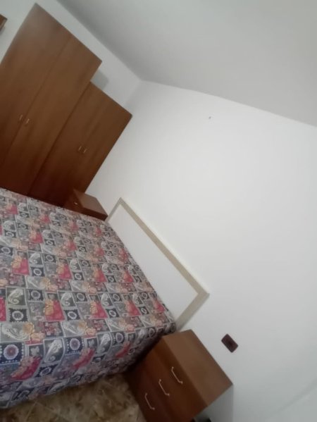 Tirane, jepet me qera apartament 1+1 Kati -1, 53 m² 260 € (Rruga 5 Maji)