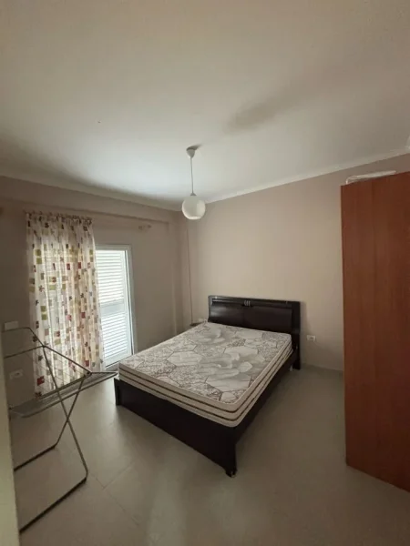 Tirane, jepet me qera Vile 1+1+Ballkon Kati 0, 55 m² 250 € (Ali Hafiz Ulqinaku, Shkoze)