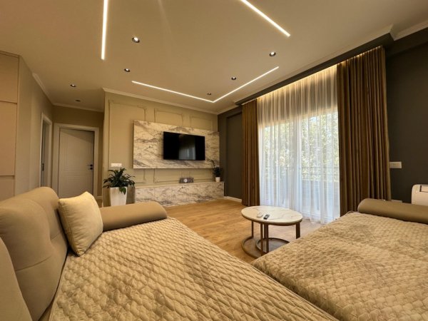 Tirane, jap me qera apartament 2+1+Ballkon , 1.000 € (LIQENI I FARKËS)