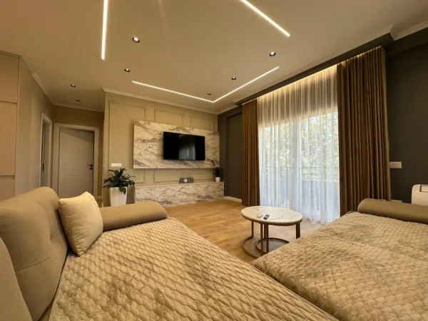 Tirane, jap me qera apartament 2+1+Ballkon , 1.000 € (LIQENI I FARKËS)