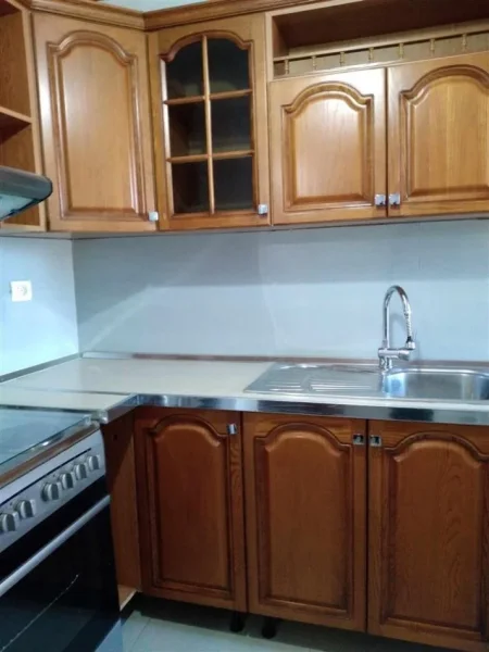 Tirane, jepet me qera apartament 1+1 Kati 1, 70 m² 350 € (Qsut , Rruga Njazi Meka)