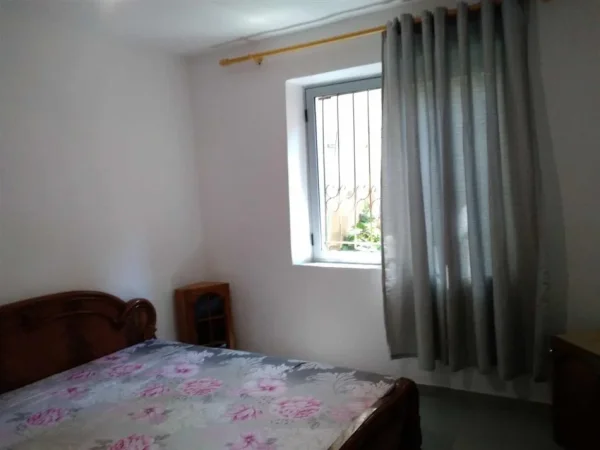 Tirane, jepet me qera apartament 1+1 Kati 1, 70 m² 350 € (Qsut , Rruga Njazi Meka)