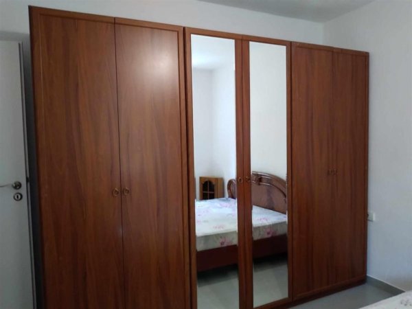Tirane, jepet me qera apartament 1+1 Kati 1, 70 m² 350 € (Qsut , Rruga Njazi Meka)