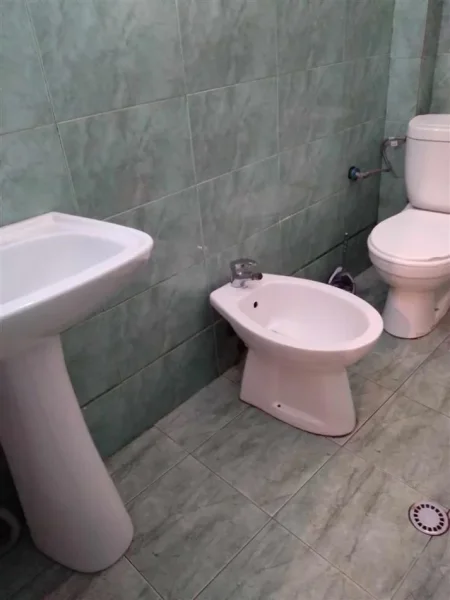 Tirane, jepet me qera apartament 1+1 Kati 1, 70 m² 350 € (Qsut , Rruga Njazi Meka)