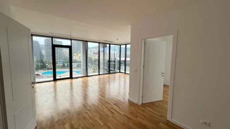 Tirane, jepet me qera zyre Kati 7, 136 m² 1.400 € (Rruga e Kosovarëve)