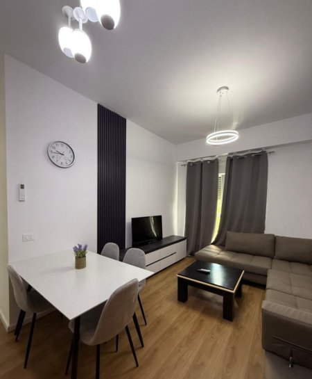 Tirane, jepet me qera apartament 2+1 Kati 3, 120 m² 500 € (Ali Demi)