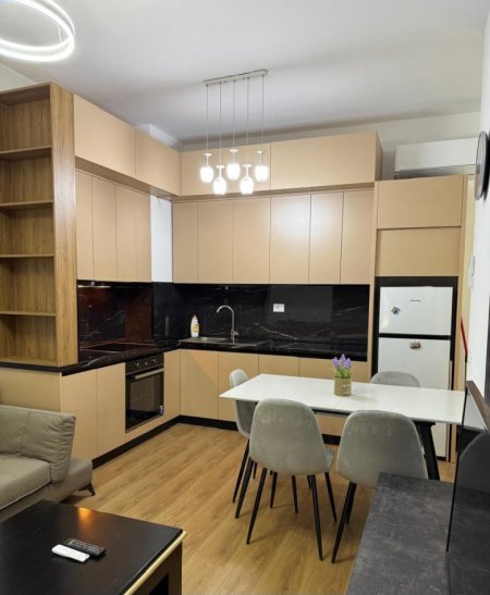 Tirane, jepet me qera apartament 2+1 Kati 3, 120 m² 500 € (Ali Demi)