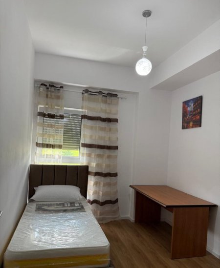Tirane, jepet me qera apartament 2+1 Kati 3, 120 m² 500 € (Ali Demi)