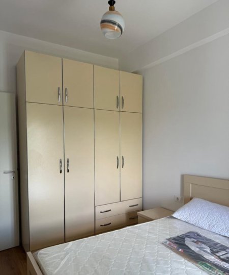 Tirane, jepet me qera apartament 2+1 Kati 3, 120 m² 500 € (Ali Demi)