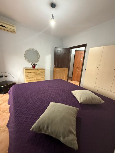 Tirane, jepet me qera apartament 1+1+Ballkon Kati 5, 70 m² 300 € (Rruga Muhamed Deliu)