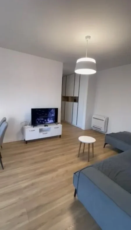 Tirane, jepet me qera apartament 1+1+Ballkon Kati 7, 70 m² 700 € (Rruga Durresit)