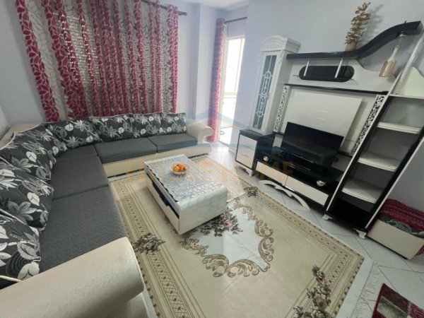 Tirane, jepet me qera 2+1 Kati 3, 93 m² 450 € (Yzberisht)