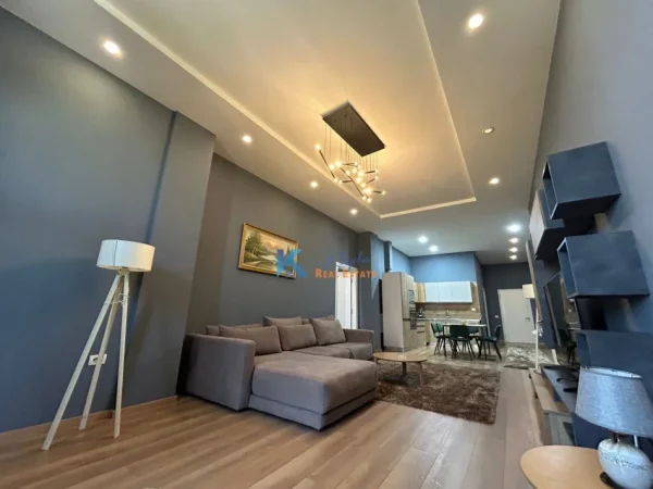 Tirane, jap me qera apartament 1+1+Ballkon Kati 1, 120 m² 650 € (Liqeni i Thate, rruga Peti)