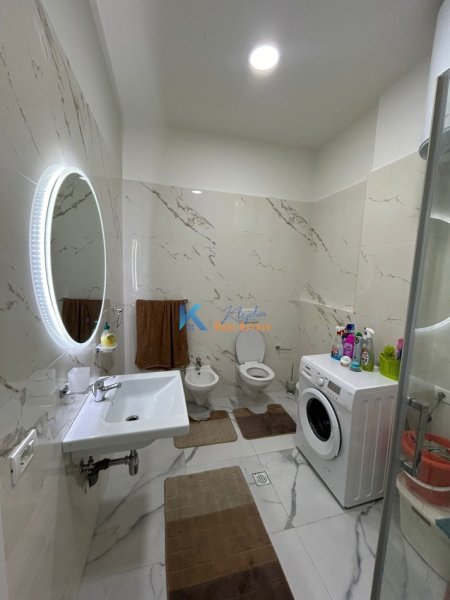 Tirane, jap me qera apartament 1+1+Ballkon Kati 1, 120 m² 650 € (Liqeni i Thate, rruga Peti)