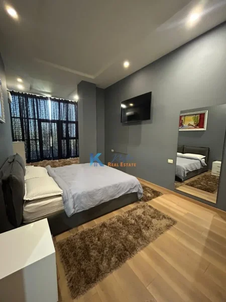 Tirane, jap me qera apartament 1+1+Ballkon Kati 1, 120 m² 650 € (Liqeni i Thate, rruga Peti)