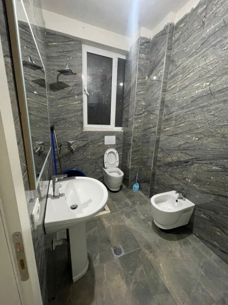 Tirane, jepet me qera apartament 1+1+Ballkon Kati 3, 65 m² 350 € (Astir, 2 Palmat)