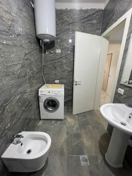 Tirane, jepet me qera apartament 1+1+Ballkon Kati 3, 65 m² 350 € (Astir, 2 Palmat)