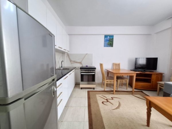 SHTEPI ME QERA: 1+1 Kati 1 || 60 m²  (📍Rr. Vilave - TEG, Lunder) 295€/ Muaj