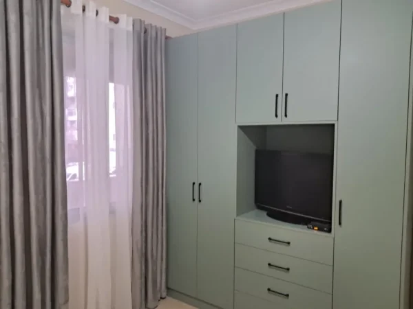 Tirane, jap me qera apartament 1+1+Ballkon Kati 2, 74 m² 400 € (Dahut borici)