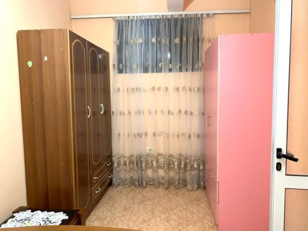 Tirane, jepet me qera apartament 1+1 Kati 1, 55 m² 380 € (Ylbere bylykbashi)