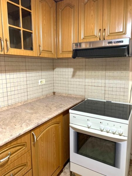 Tirane, jepet me qera apartament 1+1 Kati 1, 55 m² 380 € (Ylbere bylykbashi)