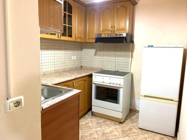 Tirane, jepet me qera apartament 1+1 Kati 1, 55 m² 380 € (Ylbere bylykbashi)