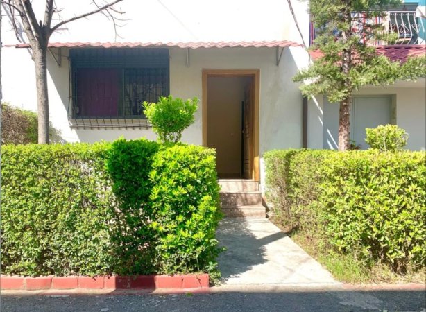 Tirane, jepet me qera apartament 1+1 Kati 1, 55 m² 380 € (Ylbere bylykbashi)