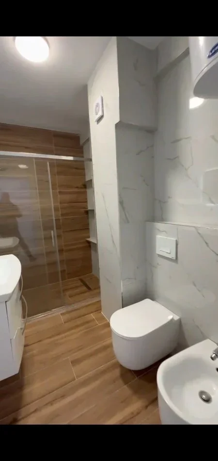 Tirane, shitet apartament 2+1+Ballkon Kati 7, 84.5 m² 129.000 €