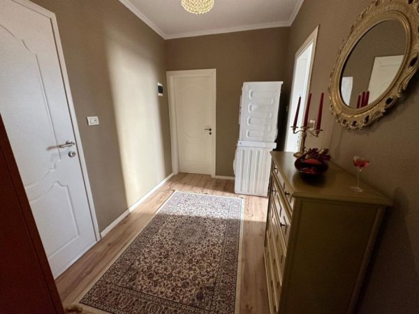 Tirane, shitet apartament 1+1+Ballkon , 80 m² 117.000 € (iSH PARKU)