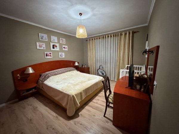 Tirane, shitet apartament 1+1+Ballkon , 80 m² 117.000 € (iSH PARKU)