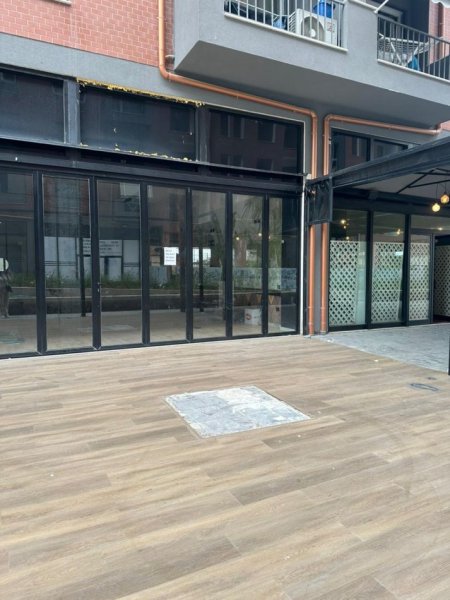 Tirane, jepet me qera dyqan Kati 1, 95 m² 800 € (Rruga &quot;5 Maj&quot; Njesia Adminstrative Nr.8.)
