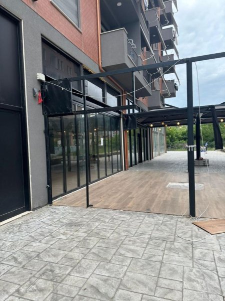 Tirane, jepet me qera dyqan Kati 1, 95 m² 800 € (Rruga &quot;5 Maj&quot; Njesia Adminstrative Nr.8.)