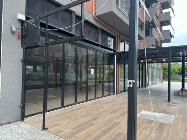 Tirane, jepet me qera dyqan Kati 1, 95 m² 800 € (Rruga &quot;5 Maj&quot; Njesia Adminstrative Nr.8.)