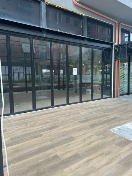 Tirane, jepet me qera dyqan Kati 1, 95 m² 800 € (Rruga &quot;5 Maj&quot; Njesia Adminstrative Nr.8.)