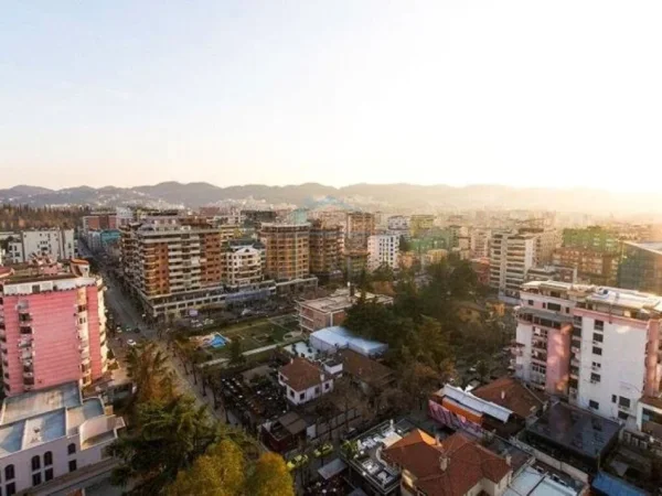 Tirane, jepet me qera apartament 3+1+Ballkon Kati 5, 161 m² 2.500 € (Blloku, Ibrahim Rugova)