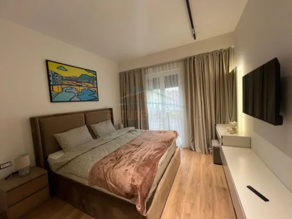 Tirane, jepet me qera apartament 2+1+Ballkon Kati 4, 100 m² 850 € (Stacioni i Trenit, Kompleksi Orbital)