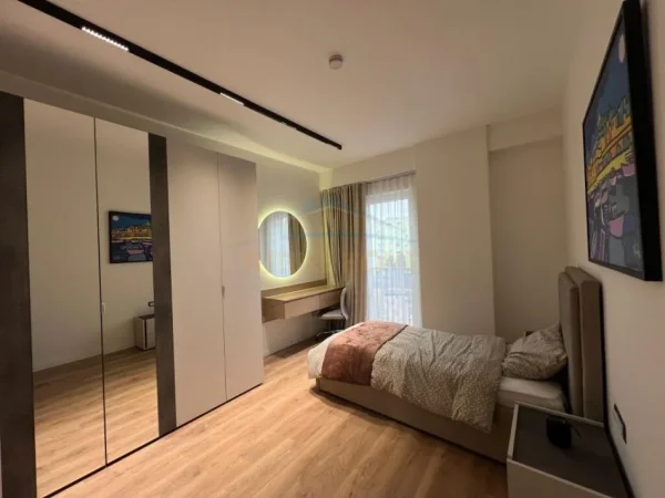 Tirane, jepet me qera apartament 2+1+Ballkon Kati 4, 100 m² 850 € (Stacioni i Trenit, Kompleksi Orbital)