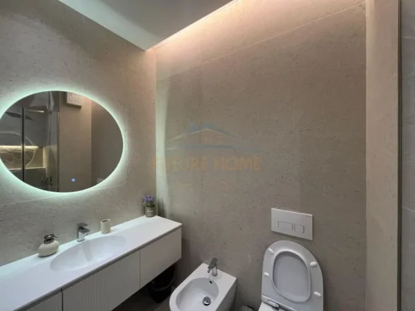 Tirane, jepet me qera apartament 2+1+Ballkon Kati 4, 100 m² 850 € (Stacioni i Trenit, Kompleksi Orbital)