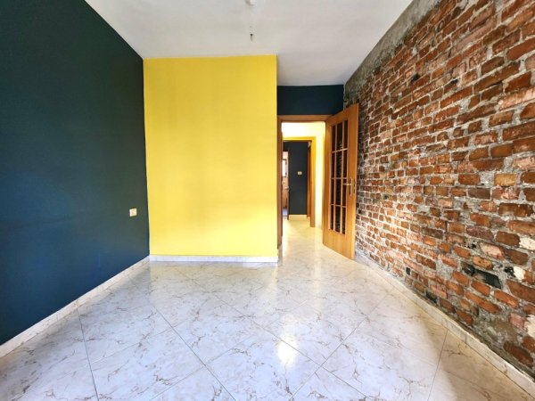 Jepet Me Qira 🔵 : Zyrë Elitare me 3 ambiente Pune 2wc ( Sip. 80m²) (700€/ Muaj) 📍Në KRYQËZIM TË UNAZËS, FILLIMI I RR. MYSLYM SHYRI ( Mon Cheri)