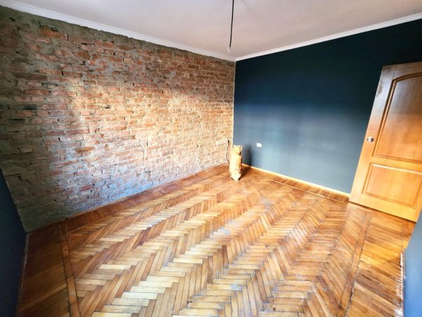 Jepet Me Qira 🔵 : Zyrë Elitare me 3 ambiente Pune 2wc ( Sip. 80m²) (700€/ Muaj) 📍Në KRYQËZIM TË UNAZËS, FILLIMI I RR. MYSLYM SHYRI ( Mon Cheri)