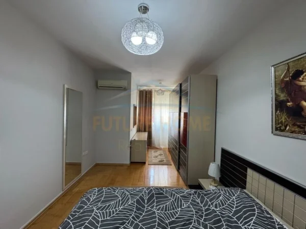 Tirane, jepet me qera apartament 2+1+Ballkon Kati 5, 92 m² 1.000 € (Rruga e Elbasanit)