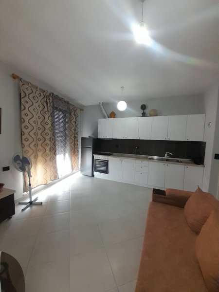 Tirane, jepet me qera apartament 1+1+Ballkon Kati 5, 70 m² 500 € (Rruga Dibrës/Pranë Spitalit Amerikan 2)