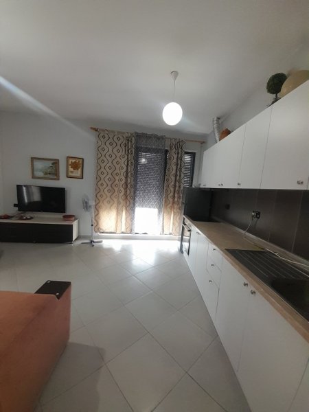 Tirane, jepet me qera apartament 1+1+Ballkon Kati 5, 70 m² 500 € (Rruga Dibrës/Pranë Spitalit Amerikan 2)