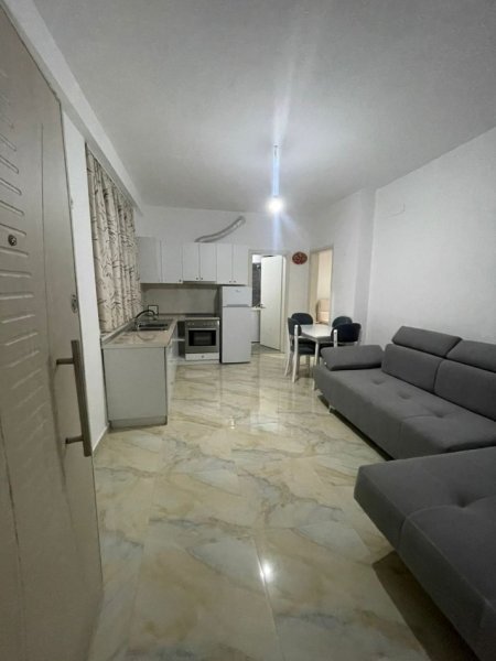 Tirane, jepet me qera apartament 1+1+Ballkon Kati 3, 65 m² 350 € (Teodor Keko)