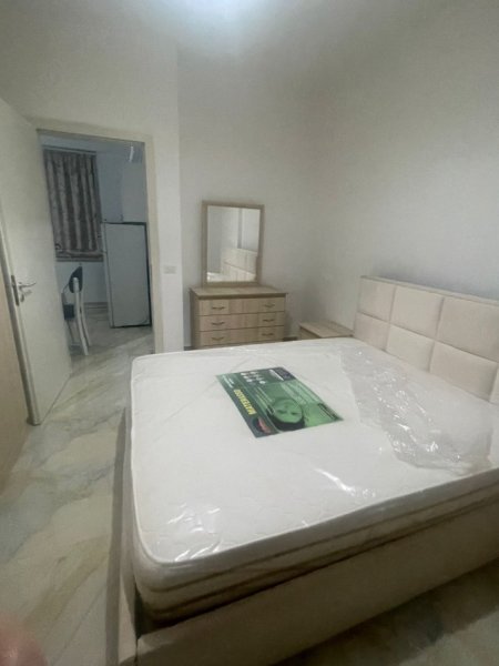 Tirane, jepet me qera apartament 1+1+Ballkon Kati 3, 65 m² 350 € (Teodor Keko)